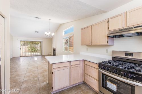 9970 Stageline Trl, Tucson, AZ 85742-8856