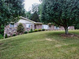 515 Blue Haven Dr, Kingsport, TN 37663-3046