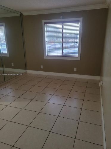 1527 42nd Pl, Hialeah, FL 33012-7604