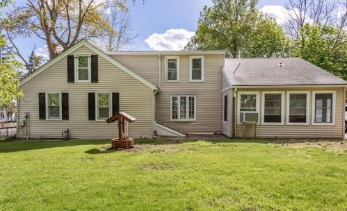 45 Oak St, Taunton, MA 02780-3011