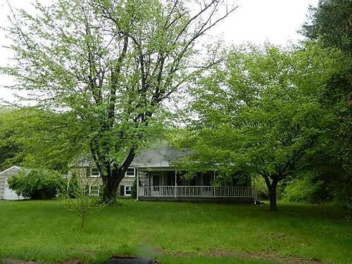 5 Linda Ct, Northford, CT 06472-1256