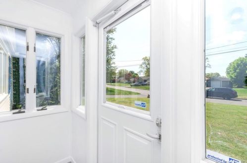 11 Bristol Rd, Windsor Locks CT  06096-2009 exterior