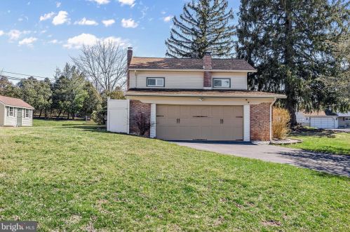 3824 Manor Dr, Harrisburg, PA 17110-3658