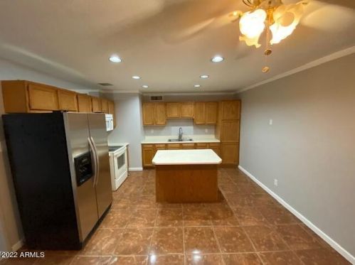 5245 Country Gables Dr, Glendale AZ  85306-3921 exterior