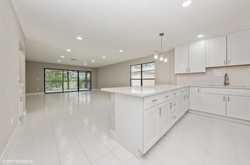 11 Westgate Ln, Boynton Beach, FL 33436-6381