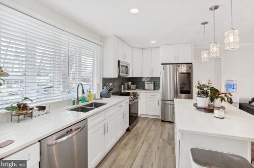 7204 Halifax Pl, Springfield VA  22150-3718 exterior