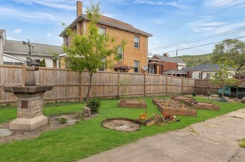 2620 10th Ave, Beaver Falls PA  15010-3711 exterior