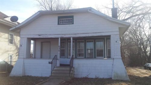 636 Sumner St, Waterloo IA  50703-2850 exterior