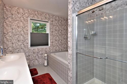 122 Claremont Dr, Lansdale PA 19446-6361 exterior