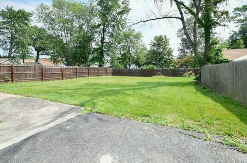 9 Stephen Ct, New Britain CT  06053-1633 exterior