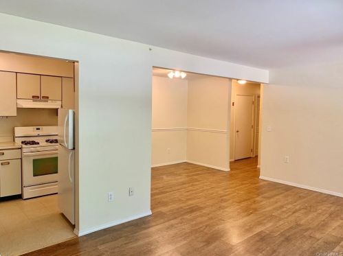 1 Ruth Ct, Middletown NY  10940-5328 exterior