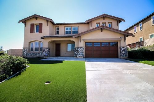 18314 Lakepointe Dr, Riverside, CA 92503-0253