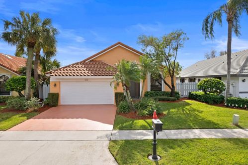 168 Executive Cir, Boynton Beach, FL 33436-1833