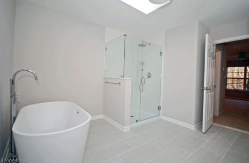 16 Springholm Dr, Berkeley Heights NJ  07922-2700 exterior