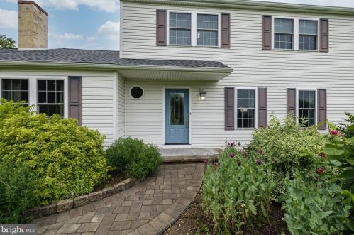 7 Carriage Dr, Downingtown, PA 19335-1539