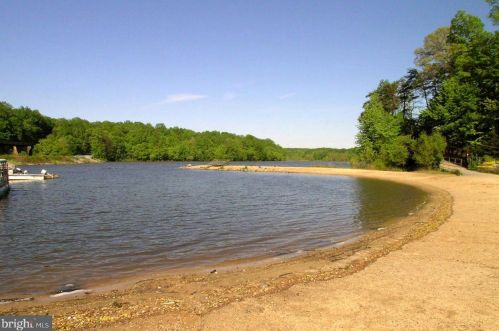 5509 Miles Ct, Springfield VA 22151-1714 exterior