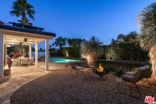 1055 Louise Dr, Palm Springs CA  92262-3241 exterior