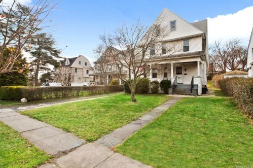 207 Woodland Ave, New Rochelle, NY 10805-1901