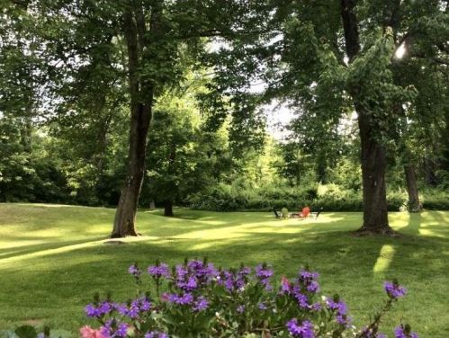 7 Harvey Rd, Londonderry NH  03053-7412 exterior