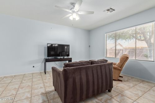 1492 Westchester Dr, Chandler AZ 85249-5091 exterior