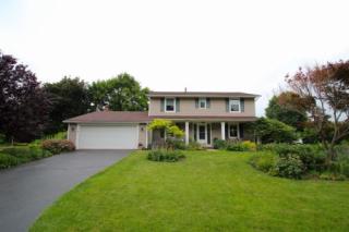 28 Hickory Pond Dr, Penfield, NY 14526-1229