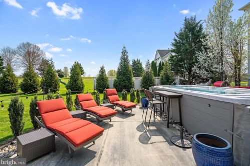 42306 Big Spg Ct, Leesburg VA 20176-6289 exterior