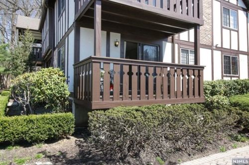 2904 Mark Twain Way, Mahwah NJ  07430-3429 exterior