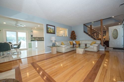 168 Suffolk Ave, Babylon, NY 11704-2825
