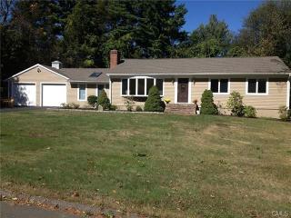 10 Laurie Rd, Bridgeport, CT 06611-3227