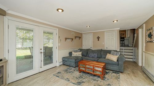 255 Maple St, Islip Manor NY  11751-4801 exterior