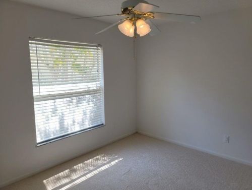 1041 Abingdon Ave, Fort Pierce FL  34953-2804 exterior