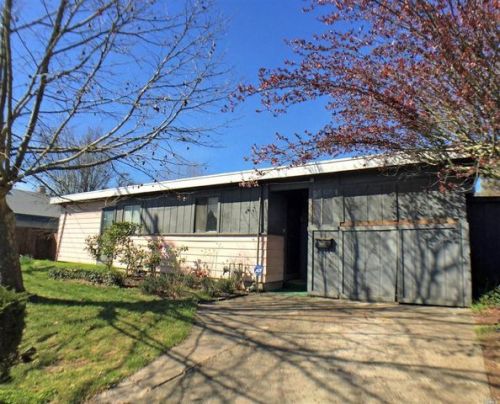 1432 Lockwood Dr, Ukiah, CA 95482-3806