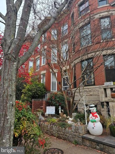 113 W St, Washington, DC 20001-1618