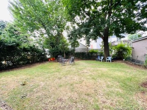 131 Cleveland Ave, Bridgeport CT 06606-5289 exterior