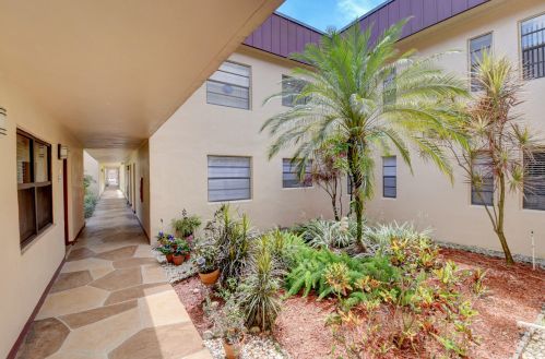 112 Capri C, Delray Beach FL  33484-7919 exterior