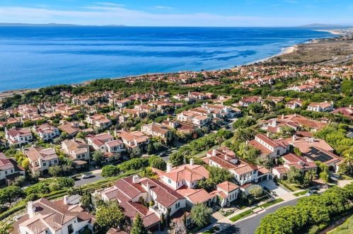 8 Rockshore Blf, Newport Beach CA  92657-2131 exterior