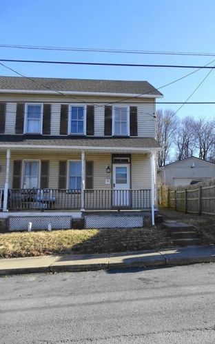 11 Stewart St, Bangor, PA 18013-2143