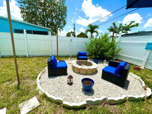 2062 Floresta Dr, Fort Pierce FL  34984-4706 exterior