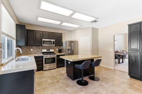 4533 Visions Dr, Turlock CA  95382-8332 exterior