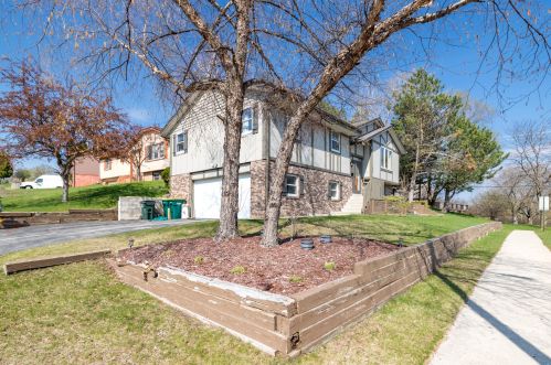 1460 Wayne Rd, West Bend, WI 53090-1737