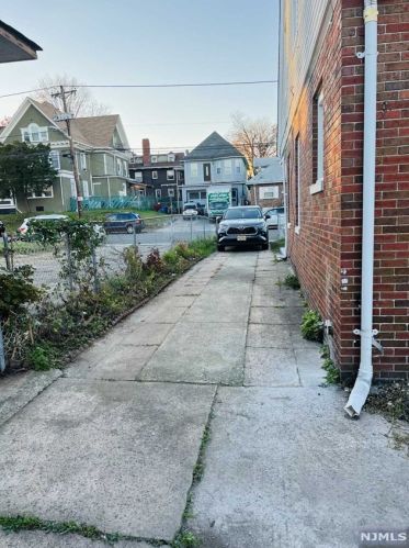 553 29th St, Paterson NJ  07504-1813 exterior