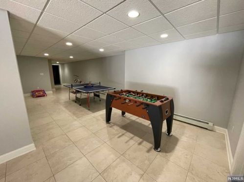 32 Crescent Dr, Skyline Lakes NJ  07456-1109 exterior