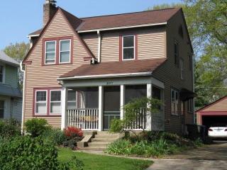 3077 Woodbine Pl, Columbus, OH 43202-1430