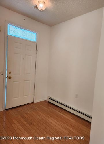 4 Sunflower Ln, Bricktown, NJ 08724-2791