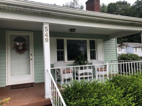549 Main St, Imperial, PA 15126-1111