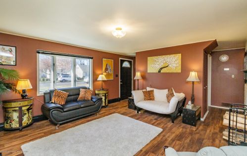 99 Roosevelt Cir, Tinton Falls, NJ 07701-5824