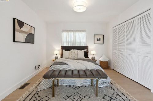 8017 Crest Ave, Oakland CA  94605-3611 exterior