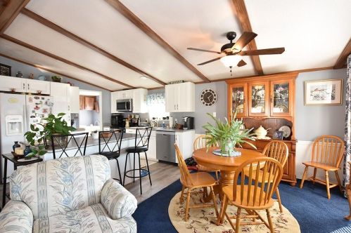 8 Milton Ln, Coventry, RI 02816-4004