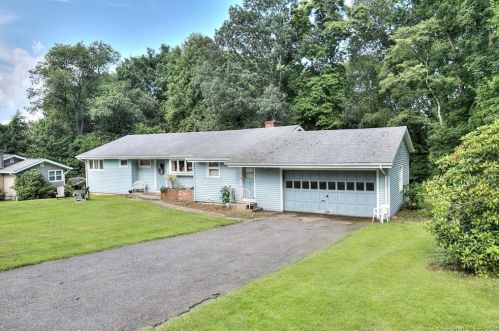 221 Lawrence Rd, Bridgeport, CT 06611-4531