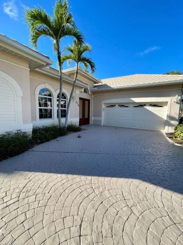 516 Eagle Creek Dr, Naples, FL 34113-8015